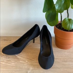 Donald J. Pliner Neoprene & Leather Black Pumps, 6